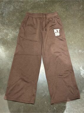 Harper & Ivy Brown Wide Leg Sweatpants w/ White NY 58 Graphic - Juniors M